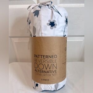 "Elevate Your Bedroom with iEnjoy Home Reversible White 3-piece Comforter Set